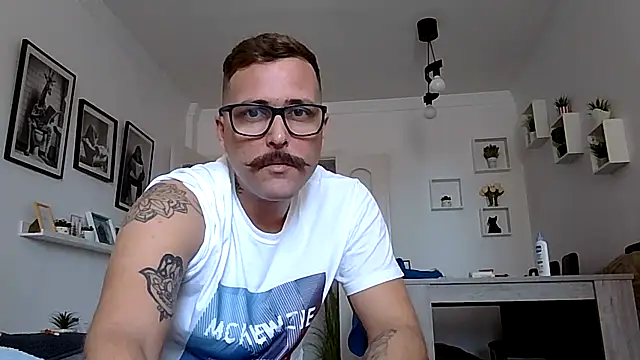 Snapshot of yanick931 chatting on 04/30/26, 10:43 yanick931 online show from 04/30/26, 10:43