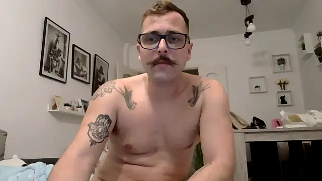 Snapshot of yanick931 chatting on 05/15/26, 11:45 yanick931 online show from 05/15/26, 11:45