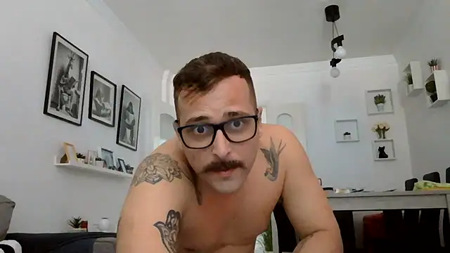 Snapshot of yanick931 chatting on 06/06/26, 02:33 yanick931 online show from 06/06/26, 02:33