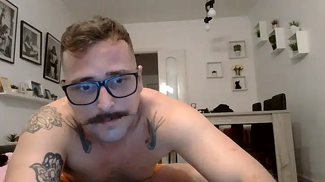 Snapshot of yanick931 chatting on 06/11/26, 12:32 yanick931 online show from 06/11/26, 12:32
