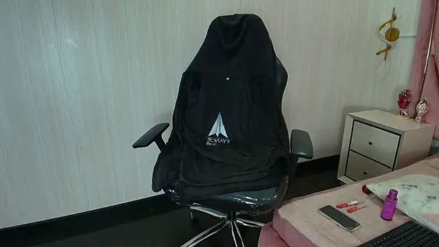 Snapshot of Helenn_Moore chatting on 04/08/26, 12:27 Helenn Moore online show from 04/08/26, 12:27