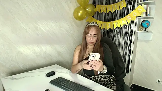 Snapshot of Helenn_Moore chatting on 04/10/26, 01:49 Helenn Moore online show from 04/10/26, 01:49