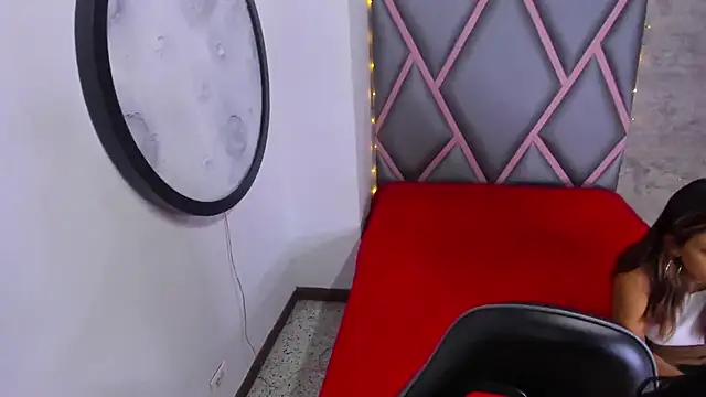 Snapshot of Wolf_Kitty chatting on 04/05/26, 11:29 Wolf Kitty online show from 04/05/26, 11:29