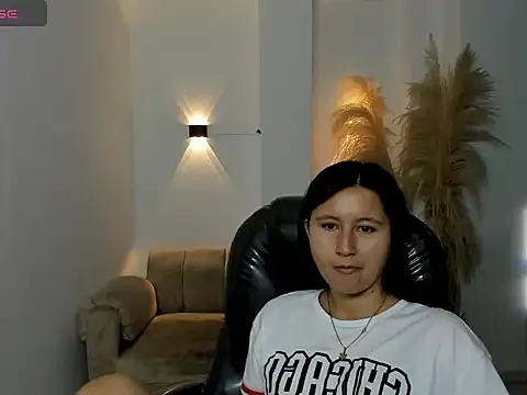 Snapshot of isabella_grace18 chatting on 04/20/26, 01:47 isabella grace18 online show from 04/20/26, 01:47