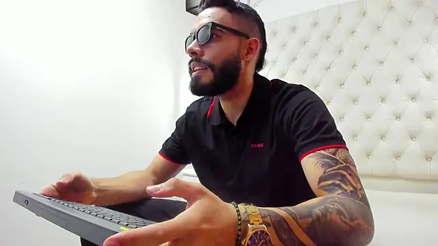 Snapshot of JEAN_LEWIS2 chatting on 04/02/26, 08:17 JEAN LEWIS2 online show from 04/02/26, 08:17