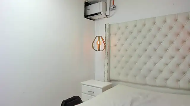 Snapshot of JEAN_LEWIS2 chatting on 04/13/26, 08:14 JEAN LEWIS2 online show from 04/13/26, 08:14