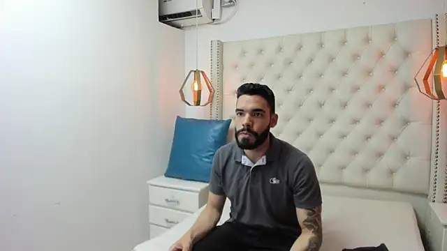 Snapshot of JEAN_LEWIS2 chatting on 04/14/26, 07:20 JEAN LEWIS2 online show from 04/14/26, 07:20