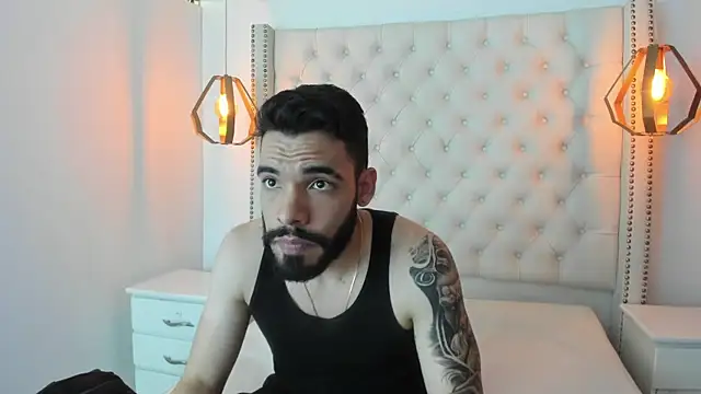 Snapshot of JEAN_LEWIS2 chatting on 04/15/26, 07:32 JEAN LEWIS2 online show from 04/15/26, 07:32