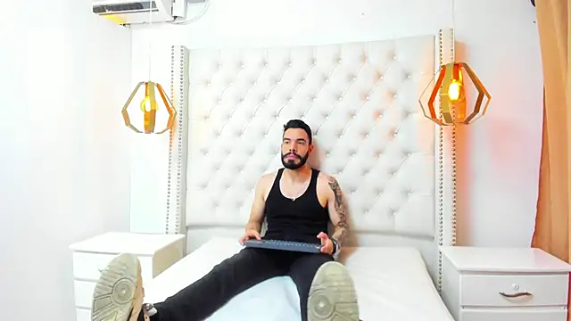 Snapshot of JEAN_LEWIS2 chatting on 04/17/26, 07:39 JEAN LEWIS2 online show from 04/17/26, 07:39