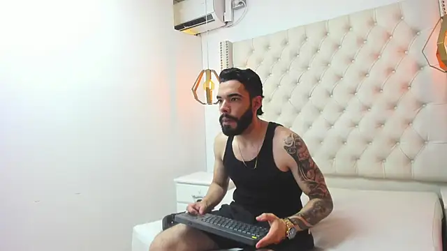 Snapshot of JEAN_LEWIS2 chatting on 04/23/26, 08:33 JEAN LEWIS2 online show from 04/23/26, 08:33