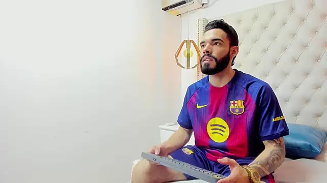 Snapshot of JEAN_LEWIS2 chatting on 04/25/26, 04:15 JEAN LEWIS2 online show from 04/25/26, 04:15