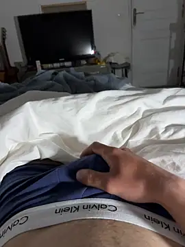 Snapshot of Elian0406 chatting on 04/14/26, 08:26 Elian0406 online show from 04/14/26, 08:26