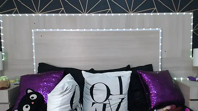 Snapshot of SamanthaMarcus chatting on 04/16/26, 10:34 SamanthaMarcus online show from 04/16/26, 10:34