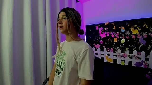 Snapshot of BellaRoge chatting on 04/08/26, 04:56 BellaRoge online show from 04/08/26, 04:56