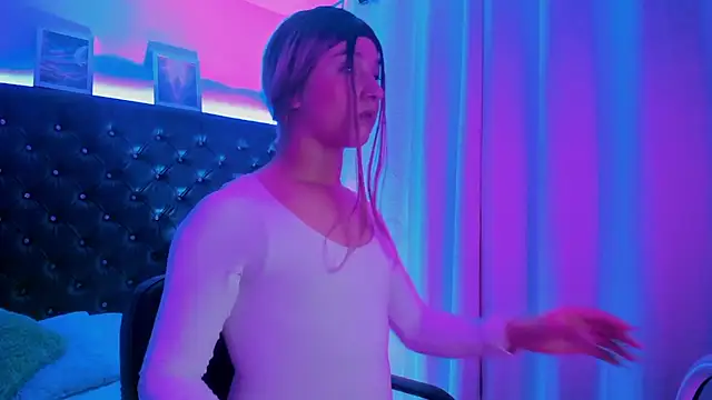 Snapshot of BellaRoge chatting on 04/20/26, 05:43 BellaRoge online show from 04/20/26, 05:43