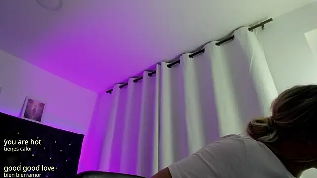 Snapshot of BellaRoge chatting on 04/21/26, 04:19 BellaRoge online show from 04/21/26, 04:19