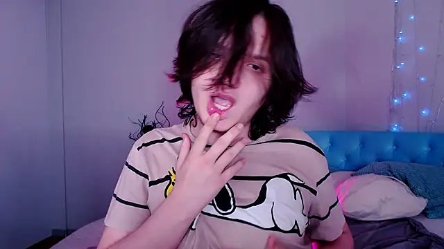 Snapshot of delalex chatting on 04/07/26, 11:59 delalex online show from 04/07/26, 11:59