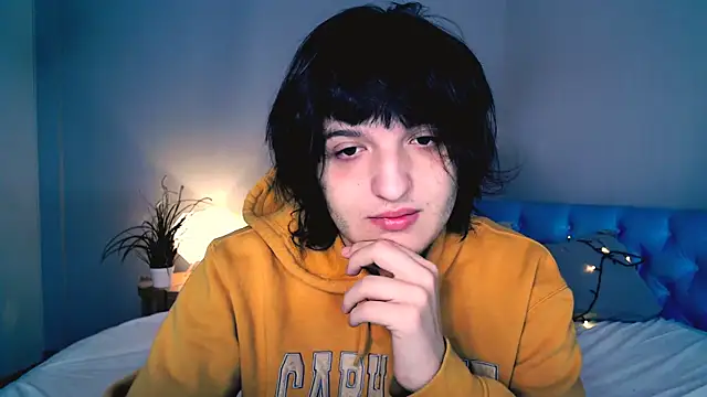 Snapshot of delalex chatting on 04/23/26, 12:45 delalex online show from 04/23/26, 12:45