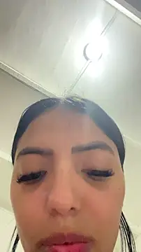 Snapshot of sylphiee_ chatting on 04/05/26, 07:00 sylphiee online show from 04/05/26, 07:00