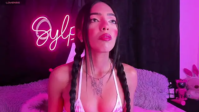 Snapshot of sylphiee_ chatting on 04/17/26, 11:52 sylphiee online show from 04/17/26, 11:52