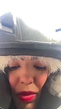 Snapshot of sylphiee_ chatting on 04/24/26, 12:07 sylphiee online show from 04/24/26, 12:07