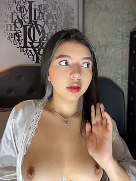 Snapshot of LolliePopsXXX chatting on 04/11/26, 01:04 LolliePopsXXX online show from 04/11/26, 01:04