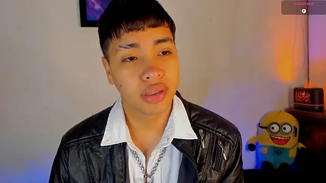 Snapshot of Lee_Colee chatting on 03/27/26, 12:49 Lee Colee online show from 03/27/26, 12:49