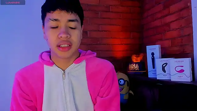 Snapshot of Lee_Colee chatting on 04/11/26, 12:09 Lee Colee online show from 04/11/26, 12:09