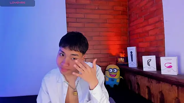 Snapshot of Lee_Colee chatting on 04/17/26, 12:57 Lee Colee online show from 04/17/26, 12:57