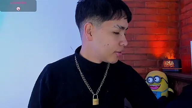 Snapshot of Lee_Colee chatting on 04/21/26, 11:40 Lee Colee online show from 04/21/26, 11:40