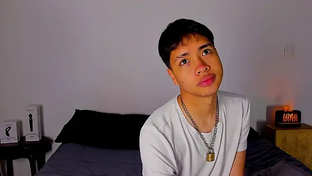 Snapshot of Lee_Colee chatting on 04/28/26, 01:37 Lee Colee online show from 04/28/26, 01:37