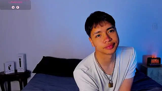 Snapshot of Lee_Colee chatting on 04/28/26, 03:11 Lee Colee online show from 04/28/26, 03:11