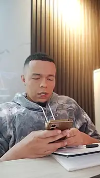 Snapshot of Randdy_333 chatting on 03/25/26, 01:44 Randdy 333 online show from 03/25/26, 01:44