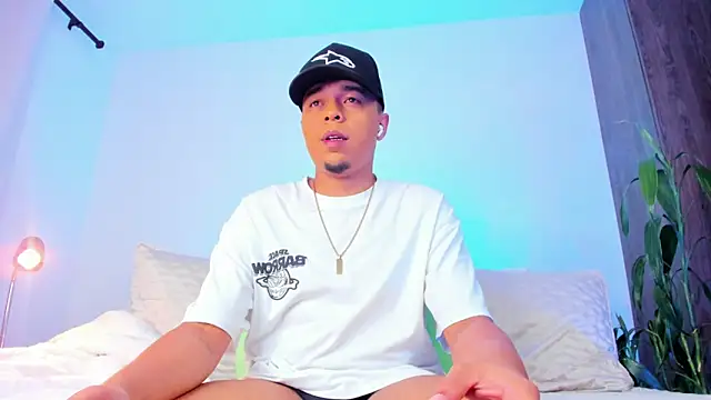 Snapshot of Randdy_333 chatting on 04/15/26, 05:58 Randdy 333 online show from 04/15/26, 05:58