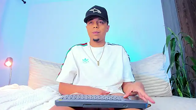 Snapshot of Randdy_333 chatting on 04/25/26, 05:43 Randdy 333 online show from 04/25/26, 05:43