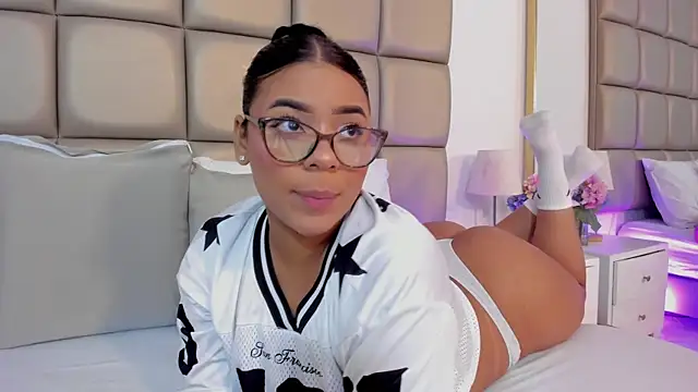 Snapshot of lilly_williamss chatting on 03/28/26, 03:28 lilly williamss online show from 03/28/26, 03:28