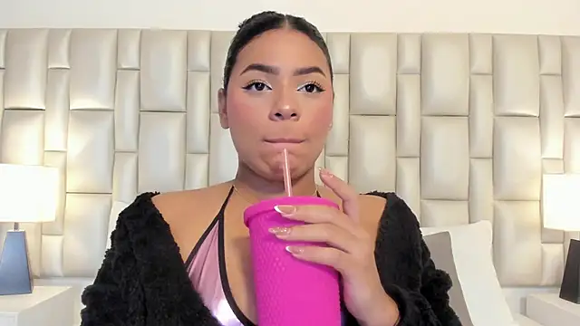 Snapshot of lilly_williamss chatting on 04/13/26, 03:12 lilly williamss online show from 04/13/26, 03:12