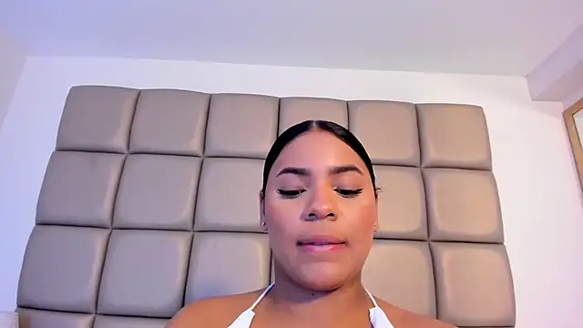 Snapshot of lilly_williamss chatting on 04/18/26, 09:57 lilly williamss online show from 04/18/26, 09:57