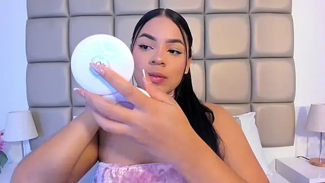 Snapshot of lilly_williamss chatting on 04/19/26, 03:06 lilly williamss online show from 04/19/26, 03:06