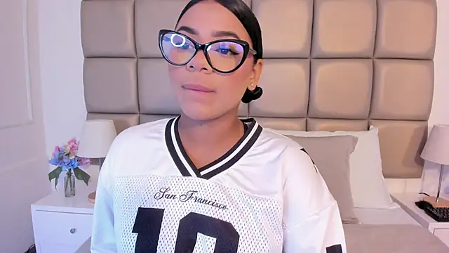 Snapshot of lilly_williamss chatting on 04/25/26, 03:20 lilly williamss online show from 04/25/26, 03:20