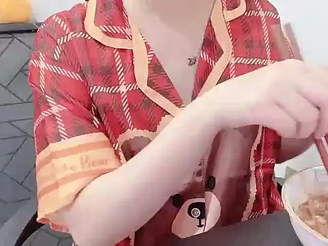 Snapshot of hunhun122 chatting on 04/15/26, 05:36 hunhun122 online show from 04/15/26, 05:36