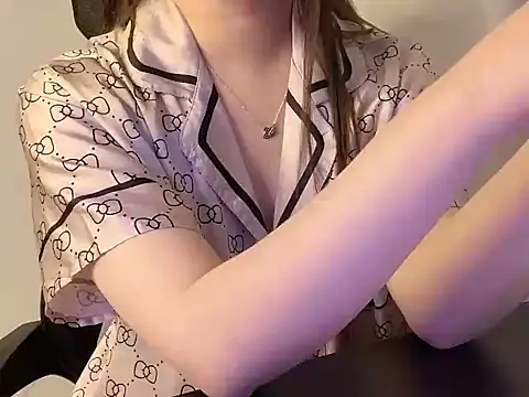 Snapshot of hunhun122 chatting on 04/18/26, 07:58 hunhun122 online show from 04/18/26, 07:58