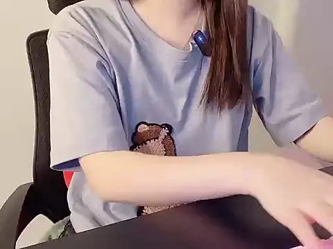 Snapshot of hunhun122 chatting on 04/20/26, 10:33 hunhun122 online show from 04/20/26, 10:33