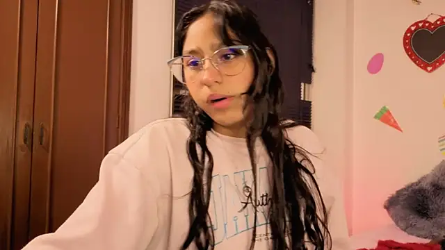 Snapshot of PaulaCutexs chatting on 04/12/26, 04:50 PaulaCutexs online show from 04/12/26, 04:50