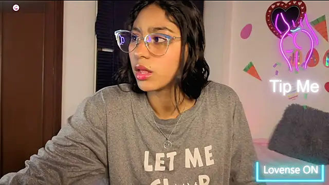 Snapshot of PaulaCutexs chatting on 04/14/26, 03:12 PaulaCutexs online show from 04/14/26, 03:12