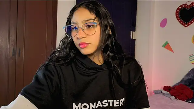 Snapshot of PaulaCutexs chatting on 04/15/26, 04:08 PaulaCutexs online show from 04/15/26, 04:08