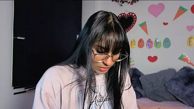 Snapshot of PaulaCutexs chatting on 04/19/26, 04:12 PaulaCutexs online show from 04/19/26, 04:12