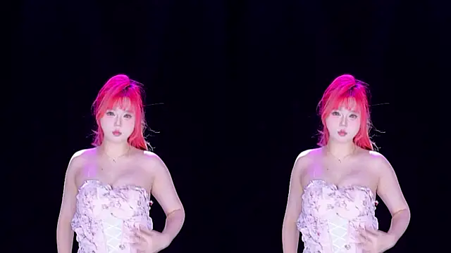 Snapshot of prettygirls-001 chatting on 04/23/26, 12:29 prettygirls-001 online show from 04/23/26, 12:29