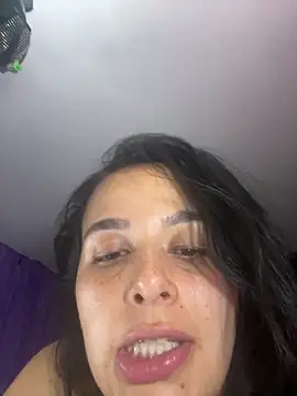 leila moretti online show from 04/25/26, 04:37