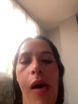 leila moretti online show from 04/27/26, 05:44